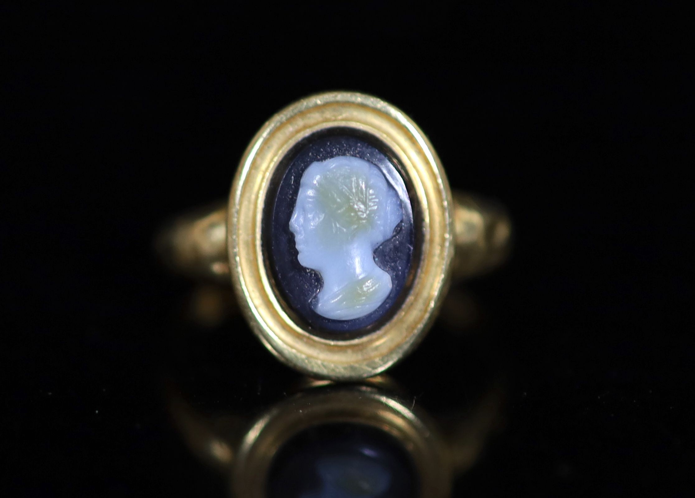 An antique gold and sardonyx cameo ring